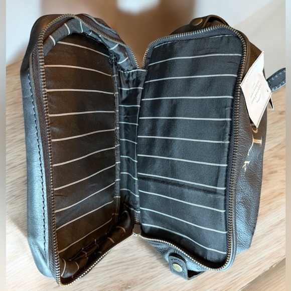 Pottery Barn Black Leather Travel Toiletry NWT - Picture 9 of 11